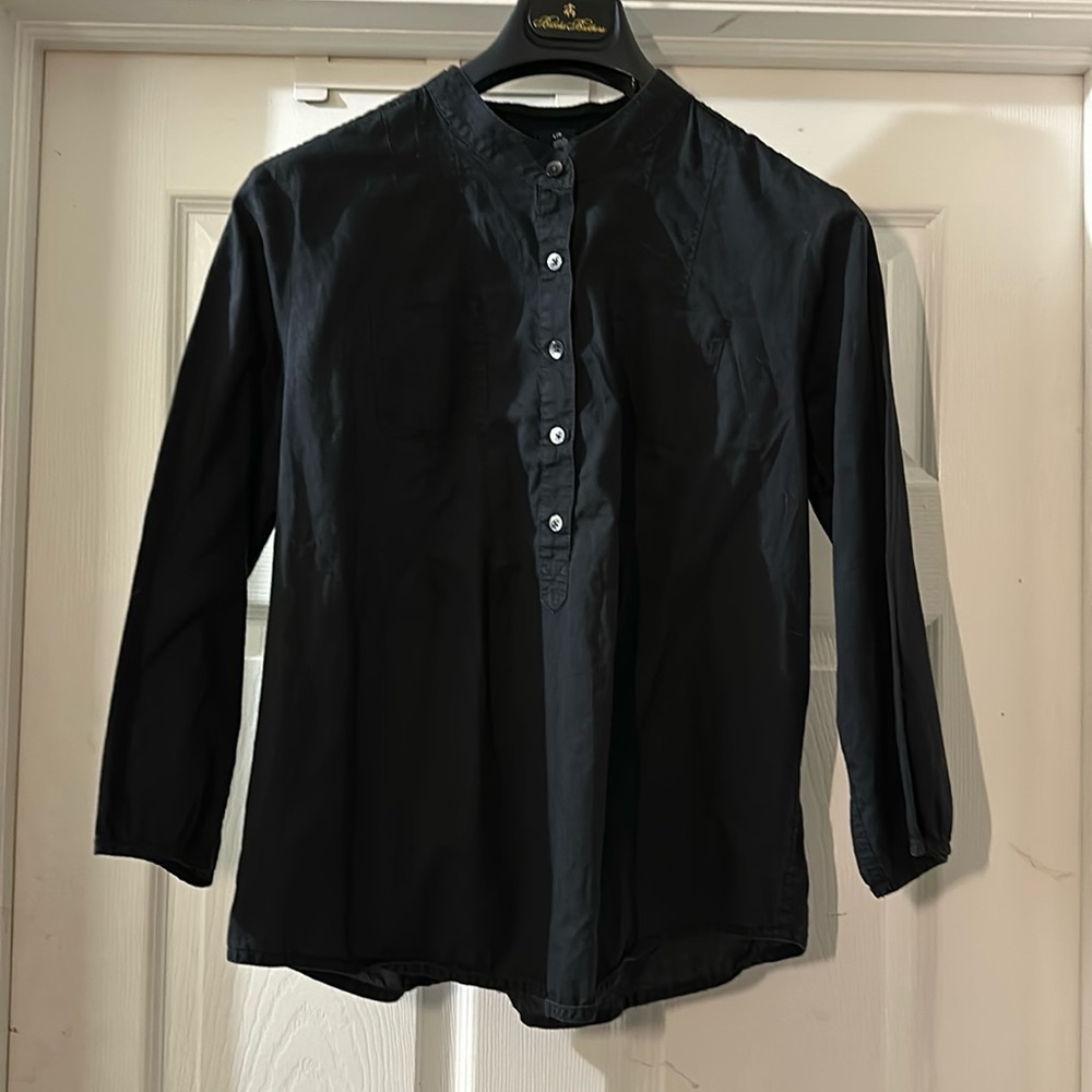GAP SZ M Ladies black cotton with button placket, 3/4 sleeves, back box pleat